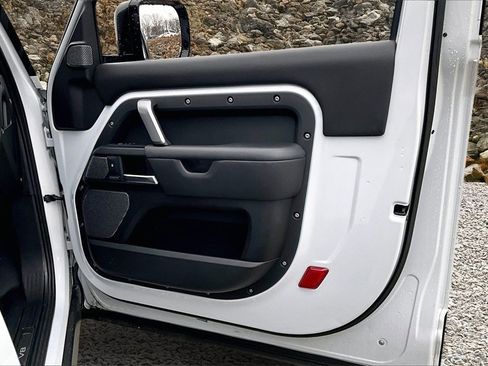 Used 2022 Land Rover Defender 90 Carpathian Edition image 21