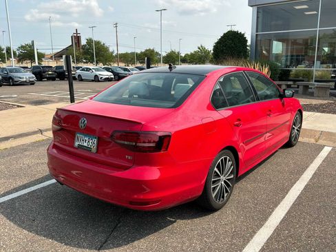 Used 2016 Volkswagen Jetta Sport w/ Lighting Package FWD image 3