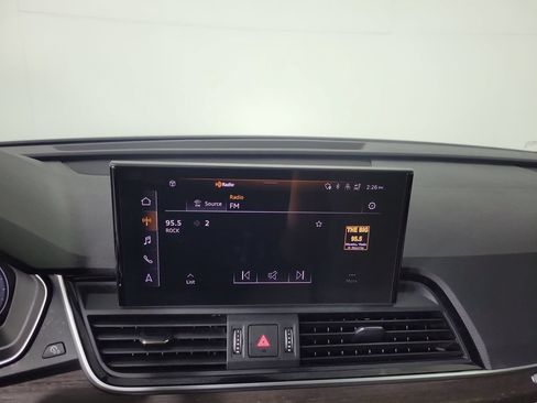 Used 2024 Audi Q5 2.0T Premium Plus w/ Premium Plus Package AWD/4WD image 11