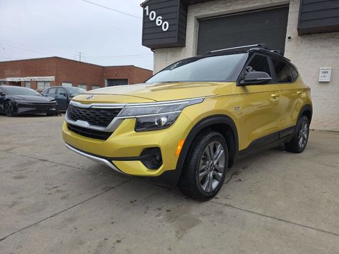 Used 2021 Kia Seltos S AWD/4WD image 3
