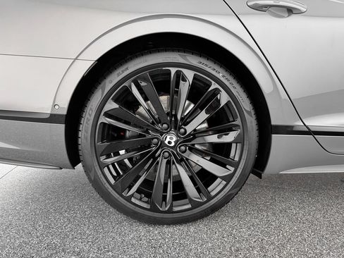 Used 2025 Bentley Flying Spur Plug-In Hybrid AWD/4WD image 40