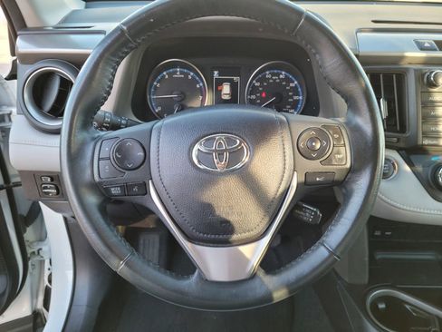 Used 2018 Toyota RAV4 XLE image 12
