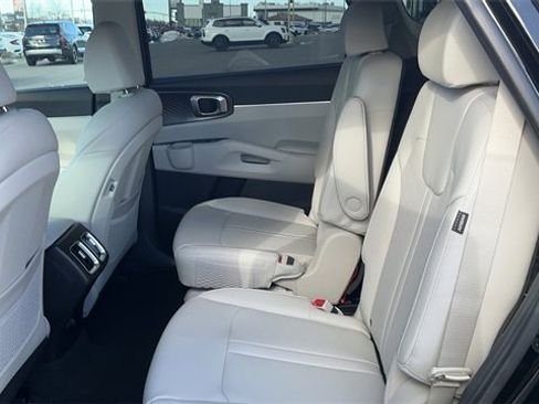 Certified 2025 Kia Sorento EX w/ EX Panoramic Sunroof Package image 33