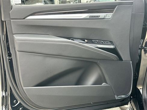 Used 2025 Cadillac Escalade ESV Premium Luxury image 22