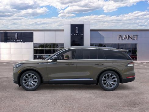 New 2026 Lincoln Aviator 2WD image 3