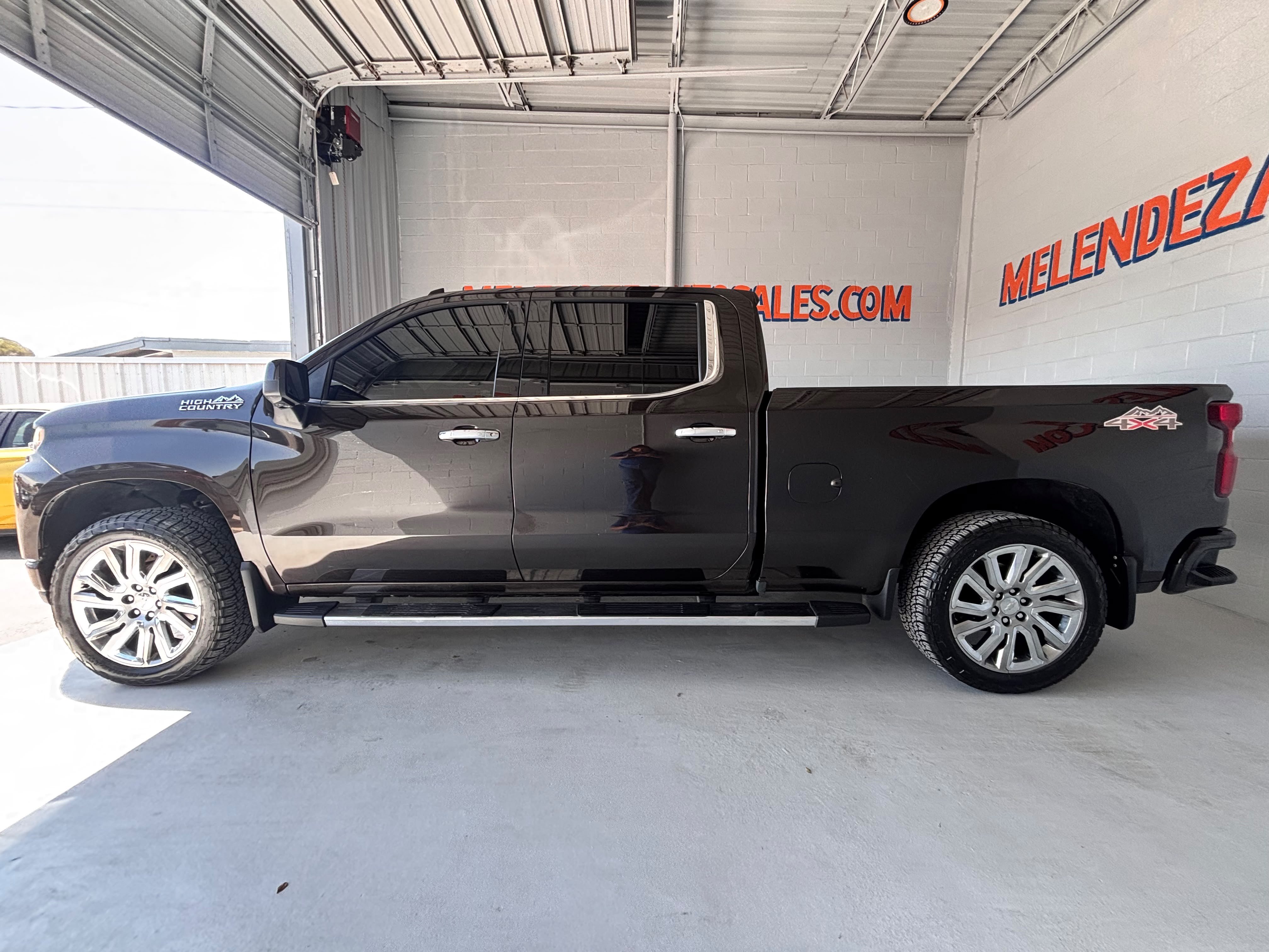 Used 2019 Chevrolet Silverado 1500 High Country w/ High Country Premium Package AWD/4WD image 2