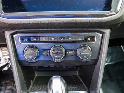 Used 2020 Volkswagen Tiguan SE R-Line AWD/4WD image 18