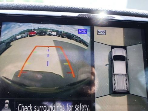 Used 2021 Nissan Titan PRO-4X w/ Pro-4x Convenience Package AWD/4WD image 25