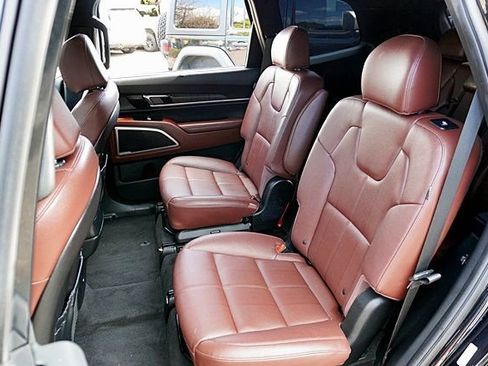 Used 2023 Kia Telluride EX w/ EX Captain's Chair Package image 18