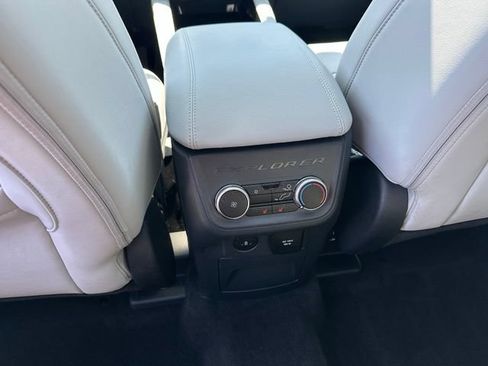 Used 2025 Ford Explorer Platinum w/ Ultimate Package AWD/4WD image 19