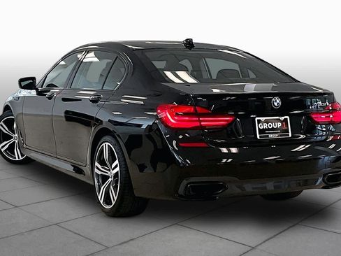 Used 2019 BMW 750i w/ Executive Package RWD image 9