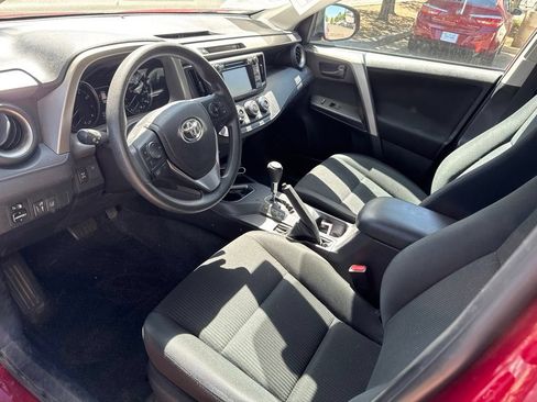 Used 2018 Toyota RAV4 LE w/ Carpet Mat Package AWD/4WD image 18