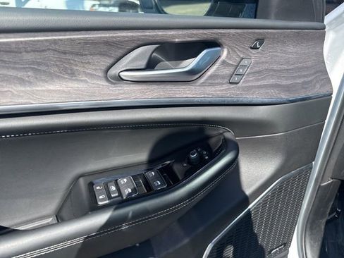 Used 2023 Jeep Grand Cherokee L Overland w/ Advanced Protech Group III image 16