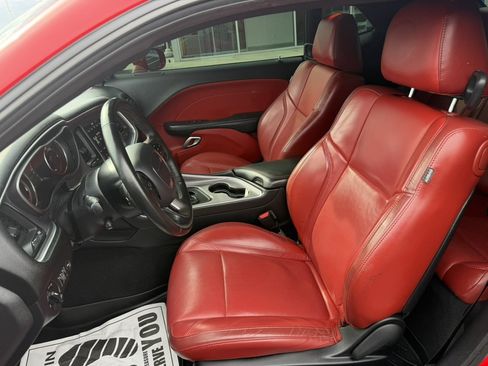 Used 2019 Dodge Challenger SXT w/ Plus Package AWD/4WD image 17