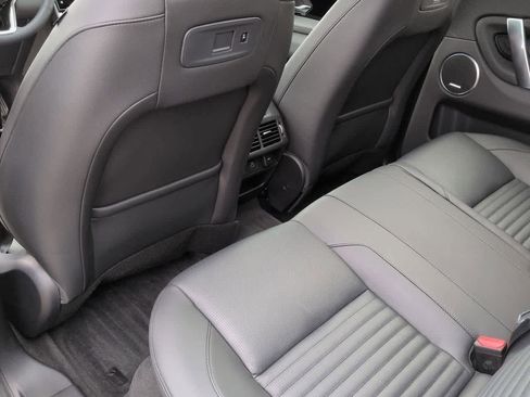 Used 2025 Land Rover Discovery Sport S image 18