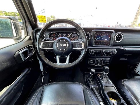 Used 2019 Jeep Wrangler Unlimited Sahara w/ Dual Top Group AWD/4WD image 6