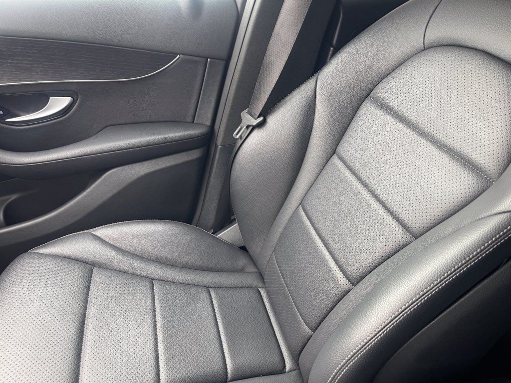 Used 2022 Mercedes-Benz GLC 300 4MATIC image 29