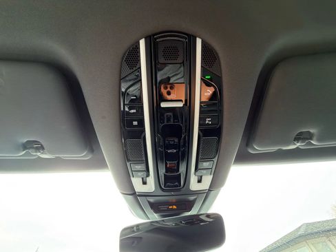 Used 2020 Porsche Cayenne image 25