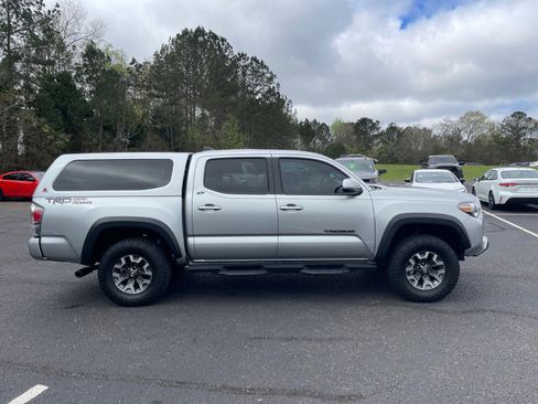 Used 2022 Toyota Tacoma TRD Off-Road w/ Technology Package image 21
