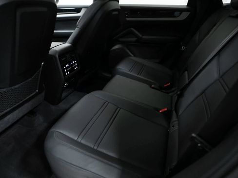 Used 2025 Porsche Cayenne S AWD/4WD image 29