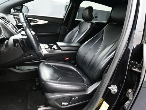 Used 2019 Lincoln Nautilus Premier image 11