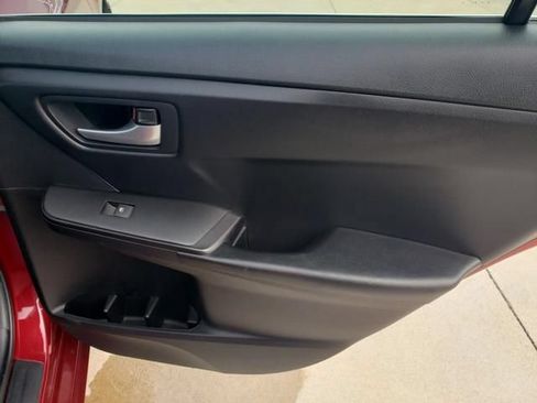 Used 2017 Toyota Camry SE w/ Moonroof Package FWD image 17