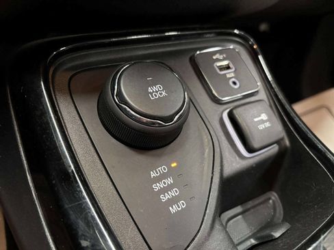 Used 2019 Jeep Compass Limited AWD/4WD image 28