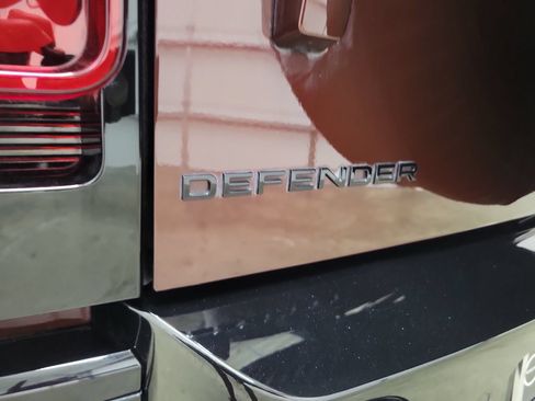Used 2024 Land Rover Defender 130 X-Dynamic SE AWD/4WD image 8