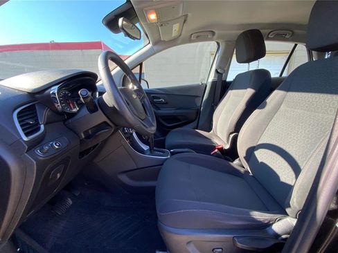 Used 2018 Chevrolet Trax LS w/ LPO, Protection Package FWD image 10
