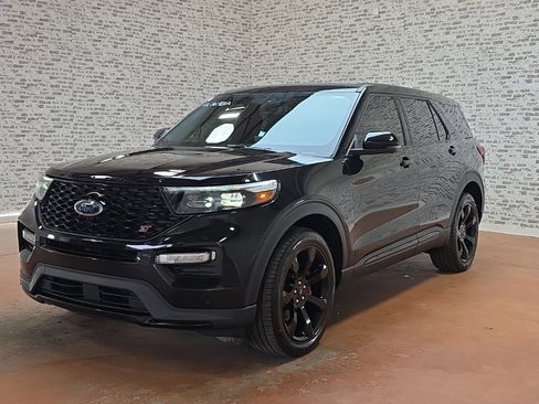Used 2022 Ford Explorer ST w/ Equipment Group 401A image 3