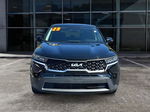 Used 2023 Kia Sorento LX FWD image 2