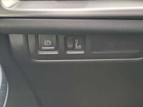 Used 2025 Cadillac XT4 Premium Luxury image 23