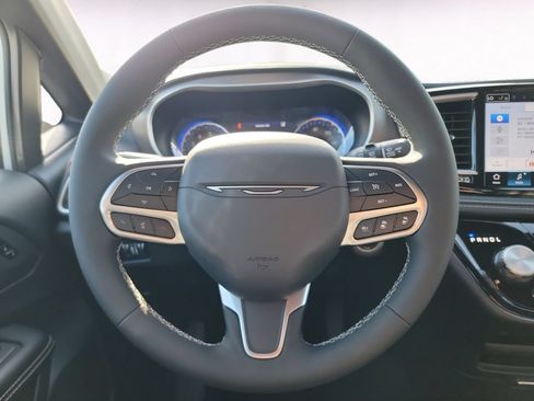 New 2027 Chrysler Pacifica Select w/ Family Tech Group FWD image 12