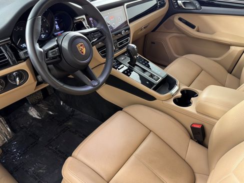 Used 2023 Porsche Macan AWD/4WD image 9