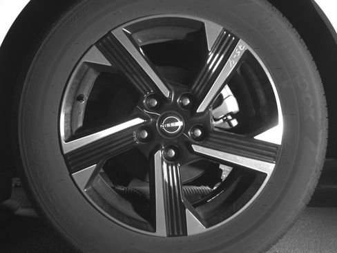 Used 2025 Nissan Sentra SV image 14