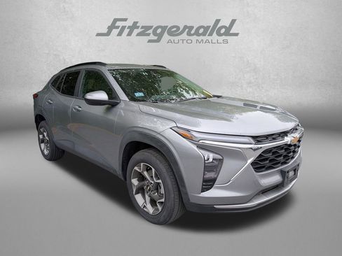 Used 2025 Chevrolet Trax LT w/ LT Convenience Package FWD image 1