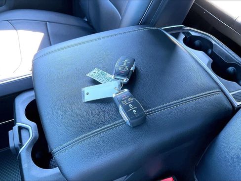 Used 2025 RAM 1500 Big Horn AWD/4WD image 13
