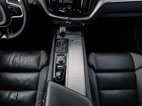 Used 2020 Volvo XC60 T6 R-Design image 39