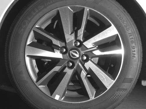 Used 2025 Nissan Versa SV FWD image 12