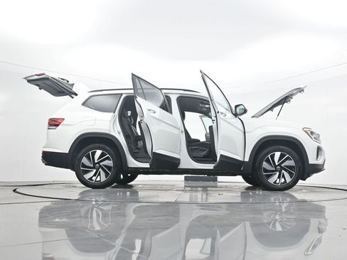 Used 2024 Volkswagen Atlas SE image 44