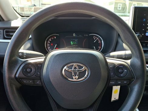 Used 2024 Toyota RAV4 LE image 31