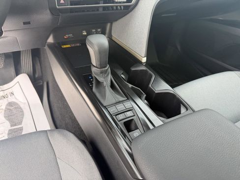 Used 2025 Toyota Camry LE w/ Convenience Package image 18