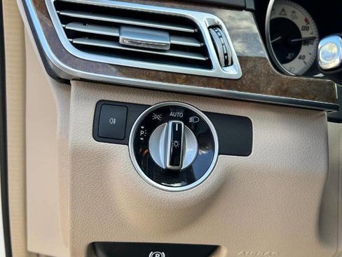 Used 2014 Mercedes-Benz E 350 Sedan image 30