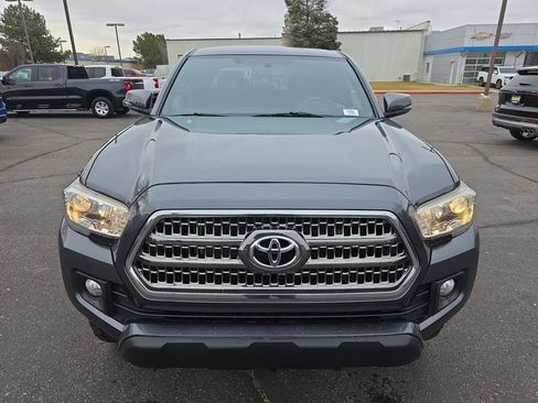 Used 2017 Toyota Tacoma TRD Off-Road image 8