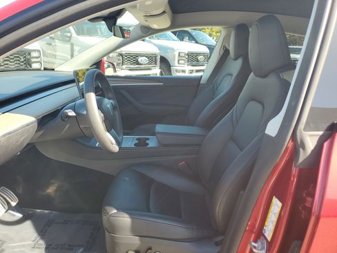 Used 2024 Tesla Model Y Performance image 11