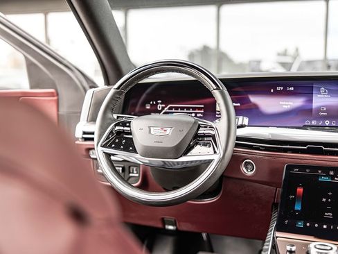 Used 2025 Cadillac Escalade ESV Premium Luxury w/ Touring Package AWD/4WD image 39