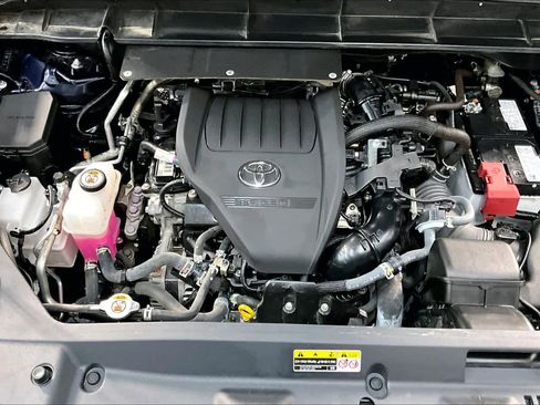 Certified 2025 Toyota Highlander LE FWD image 31