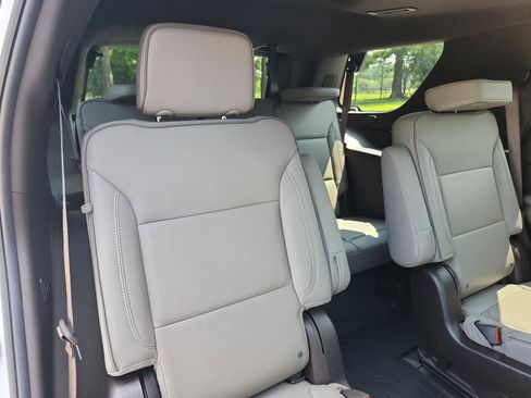 Certified 2024 GMC Yukon SLT w/ SLT Premium Package AWD/4WD image 10