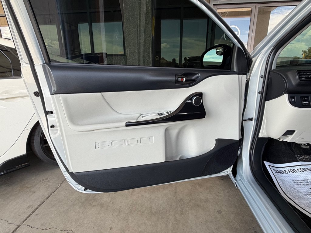 Used 2014 Scion iQ 10 Series FWD image 17