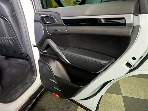 Used 2014 Porsche Cayenne image 13